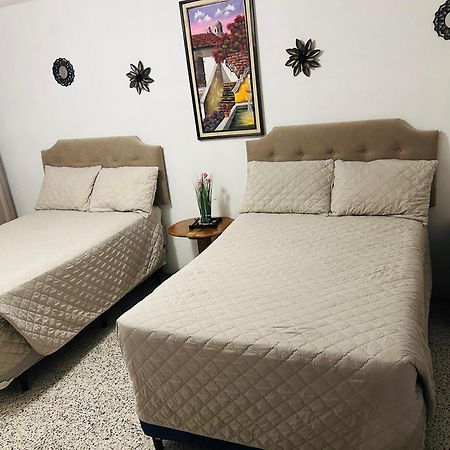 Hostal Los Volcanes Guatemala City Екстер'єр фото