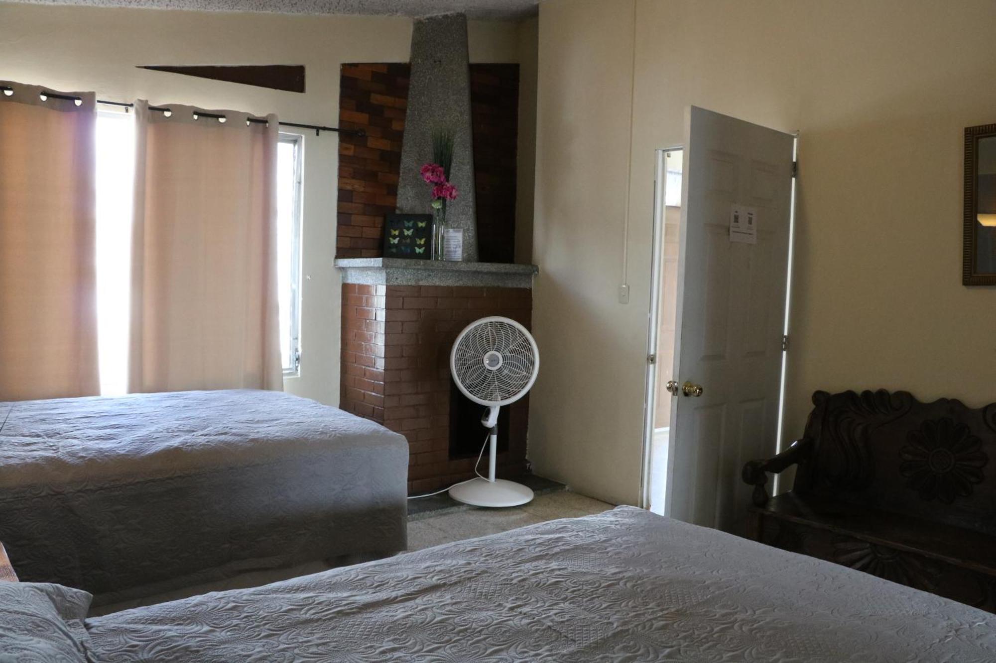 Hostal Los Volcanes Guatemala City Екстер'єр фото
