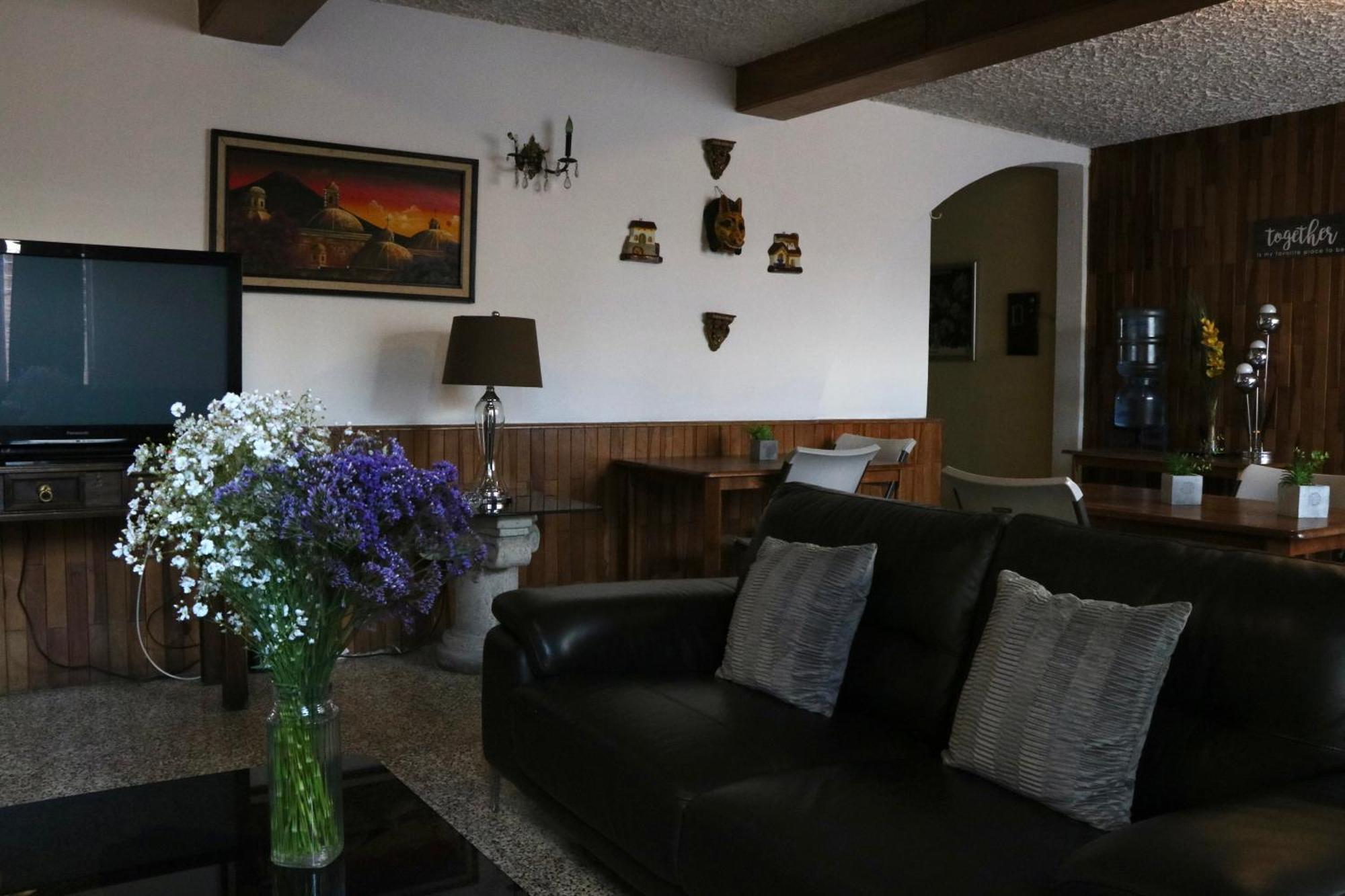 Hostal Los Volcanes Guatemala City Екстер'єр фото