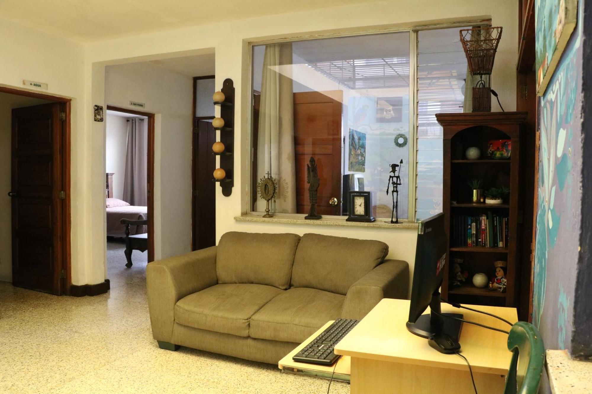 Hostal Los Volcanes Guatemala City Екстер'єр фото