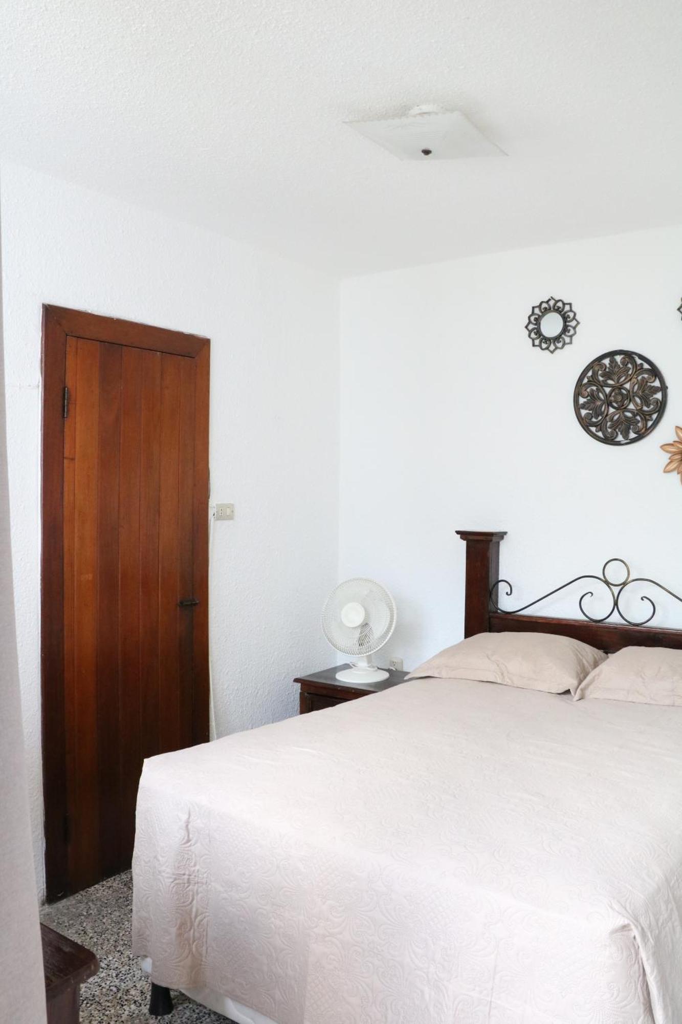 Hostal Los Volcanes Guatemala City Екстер'єр фото