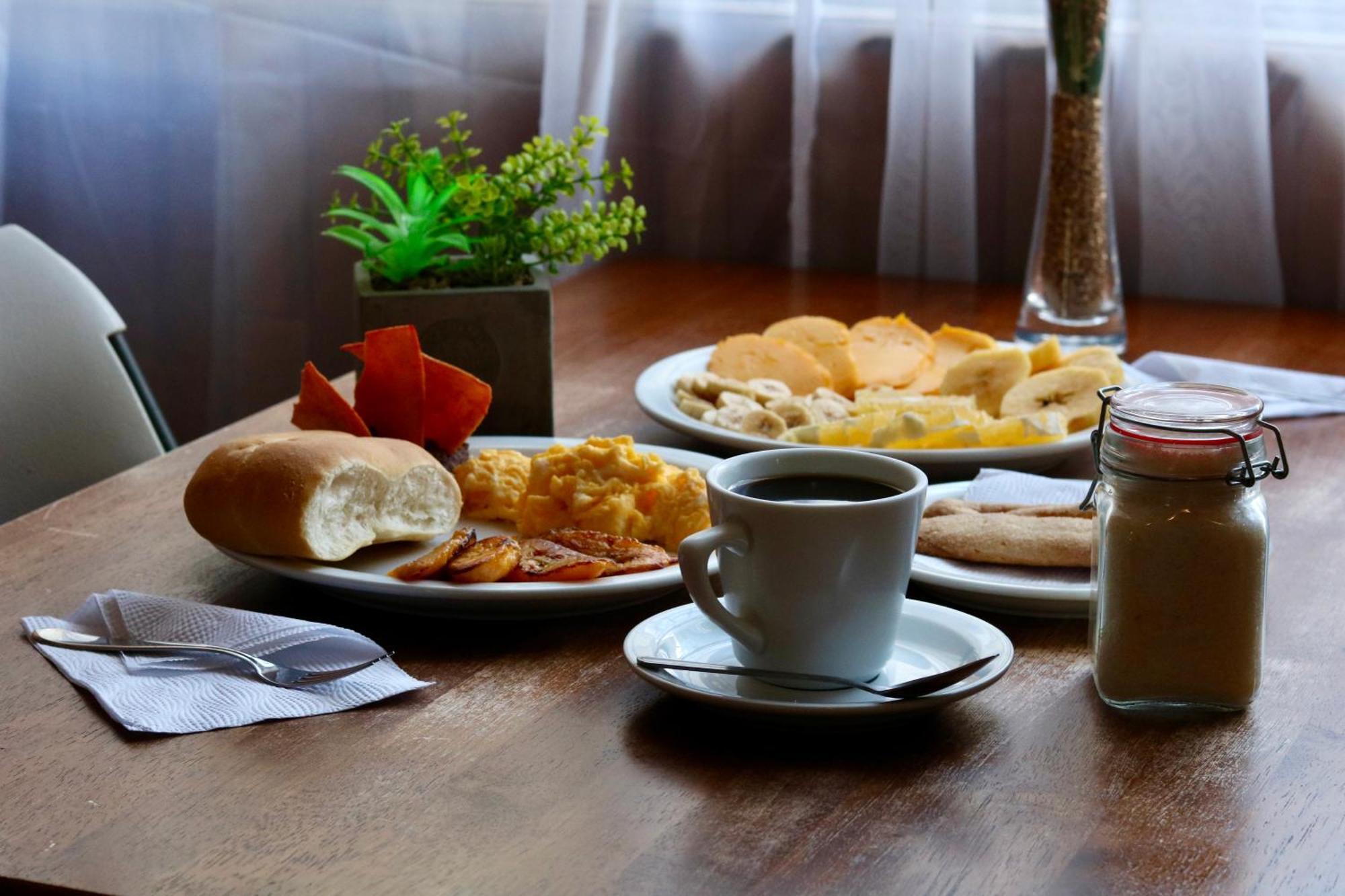 Hostal Los Volcanes Guatemala City Екстер'єр фото
